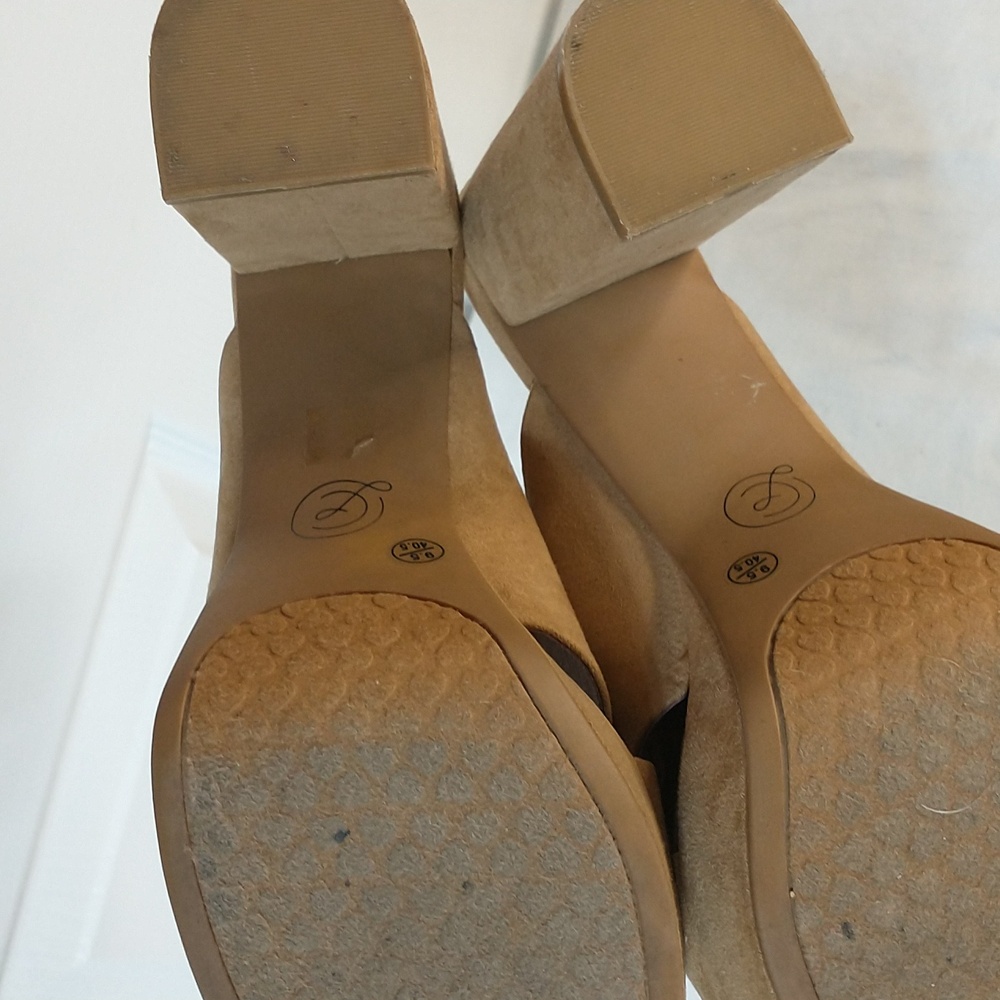 Chinese Laundry Women's Tan Mules size 9.5 vegan suede. Chunky heel. - Picture 7 of 8
